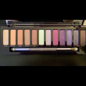 BNWT Urban Decay Ultraviolet palette